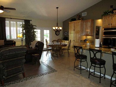 Interior Space/Layout. breakfast bar as well as ca