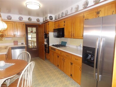 204 Taylor Rd, Barberton, OH 44203 - photo 2