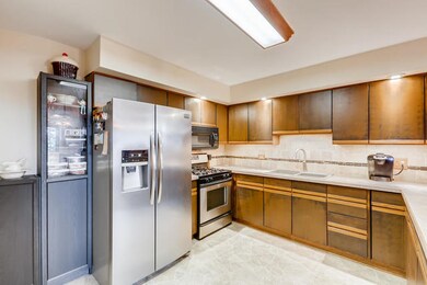 263 Melody Ln, Carpentersville, IL 60110 - photo 7