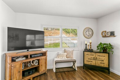 21-web-or-mls-Upmarketmedia_165Oli-16