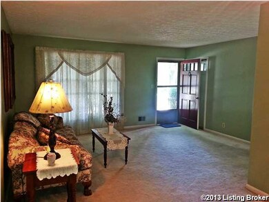 9004 Lantana Dr, Louisville, KY 40229 - photo 4