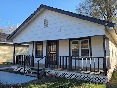 1006 W Cliff St, Saint Joseph, MO 64504 - photo 2