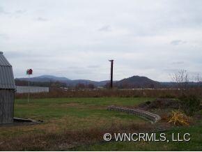 2316 Pace Rd, Hendersonville, NC 28792 - photo 3