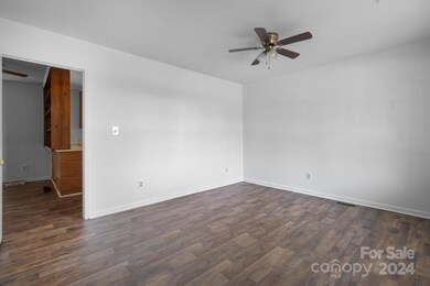 303 Cedarwood Dr, Shelby, NC 28152 - photo 5