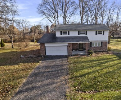 5873 Effingham Rd, Columbus, OH 43213 - photo 2