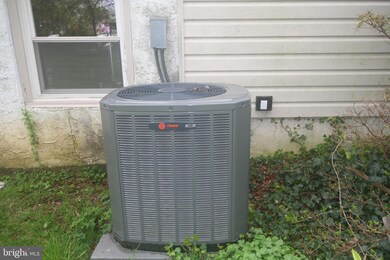 517 Bradford Rd, Oreland, PA 19075 - photo 4