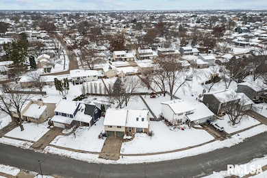 4545 Aspen Hills Cir, Bettendorf, IA 52722 - photo 4