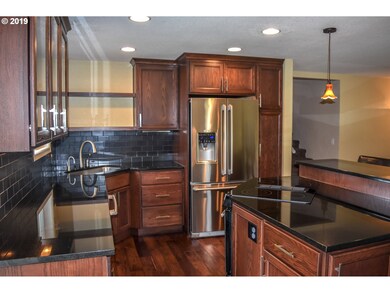 601 Rowan Ave, Springfield, OR 97477 - photo 4