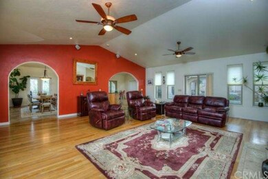 Spacious living room
