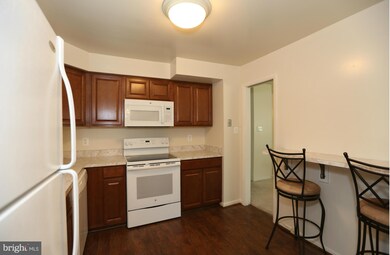 1422 Shady Glen Dr, District Heights, MD 20747 - photo 4