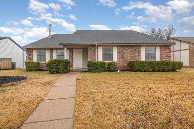 View of front of property featuring a front lawn