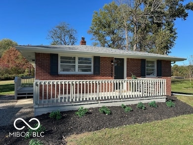 5044 S Vine St, Columbus, IN 47201 - photo 2