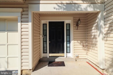 2431 Clover Field Cir, Herndon, VA 20171 - photo 3