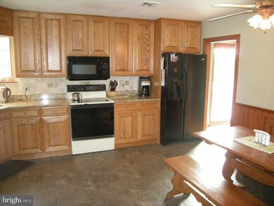 5731 Chestnut Hill Rd, Coopersburg, PA 18036 - photo 4
