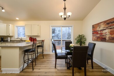 dining kitchen door to deck