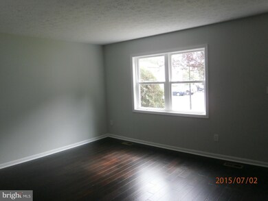 1270 Holmespun Dr, Pasadena, MD 21122 - photo 4