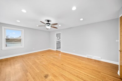 4431 Emerson Ct, Schiller Park, IL 60176 - photo 7