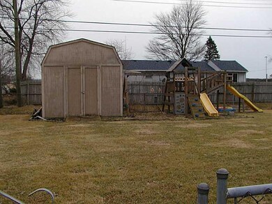 8981 E Hillcrest Rd, Columbus, IN 47203 - photo 4