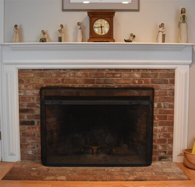 31 Edgewood Dr, Hampton, NH 03842 - photo 2