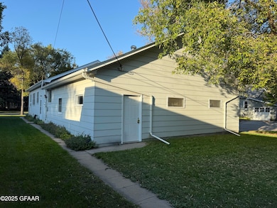 1701 University Ave, Grand Forks, ND 58203 - photo 4