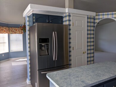 3514 Gldleaf Refrigerator
