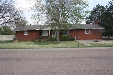 630 S Trindle St, Hugoton, KS 67951 - photo 2