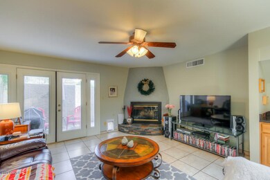 Living Room (3)-SMALL