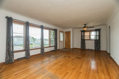 1624 11th St NW, Cedar Rapids, IA 52405 - photo 3