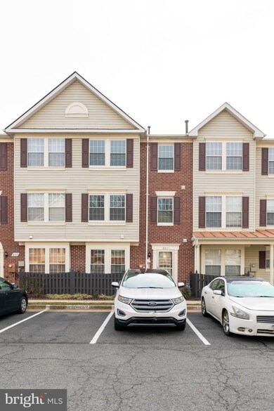 8317 Duck Hawk Way unit 73, Lorton, VA 22079 - photo 2