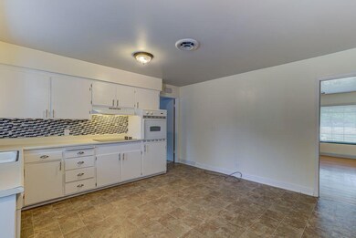 2001SycamoreDrive_014