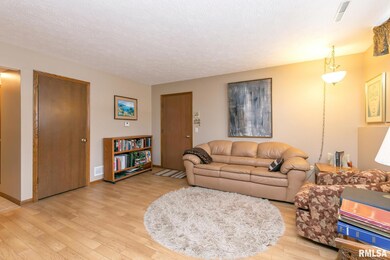 2029 E 38th Street Place, Davenport, IA 52807 - photo 6