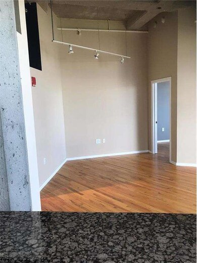 2107 Grand Blvd unit 1009, Kansas City, MO 64108 - photo 4