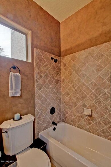 Guest or Den full bath w tile