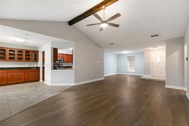 Living-Breakfast Area