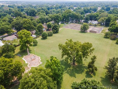 1332 E 48th St, Tulsa, OK 74105 - photo 3