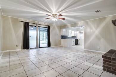 326 Hurstgreen Ln, Alvin, TX 77511 - photo 2