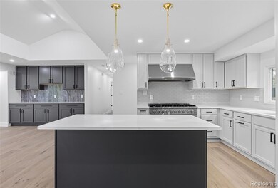 5190 Westcombe Ln, West Bloomfield, MI 48324 - photo 5