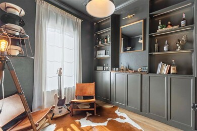 Sitting room with light hardwood / wood-style floo