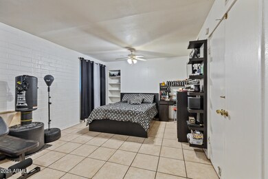 2112 E Lemon St-19