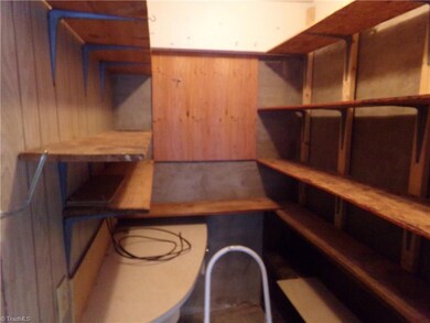 913 Friendly Cir, Asheboro, NC 27205 - photo 6