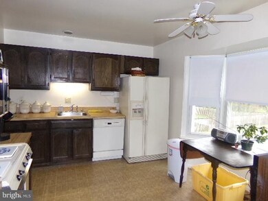 12223 Guinevere Rd, Glenn Dale, MD 20769 - photo 7