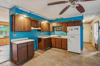 710 Field St, Altamont, IL 62411 - photo 7