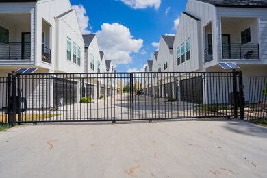 5727 White Magnolia St, Houston, TX 77091 - photo 2