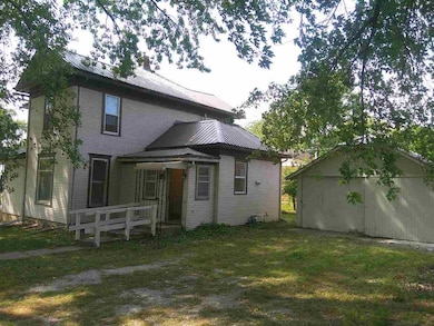 320 E Washington St, Sigourney, IA 52591 - photo 2