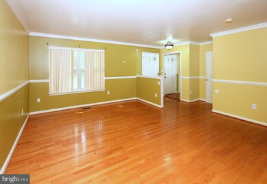 6826 Amber Hill Ct, District Heights, MD 20747 - photo 4
