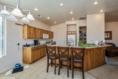 03_262W225S_177001_Kitchen_HiRes