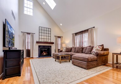 005_Grand Room