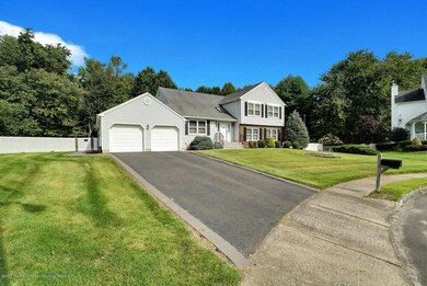 17 Carriage Ct Marlboro-large-004-118-Fr