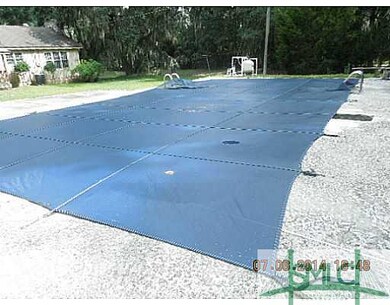 Swimming Pool/Hot Tub/Sauna. Pool has new cover