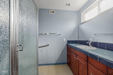 11-web-or-mls-UpmarketMedia_1430H-031